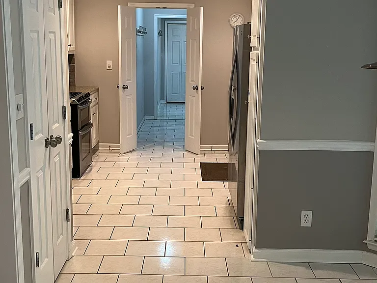 Dinette to Kitchen