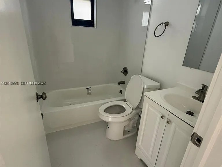 2330 NW 9th St #15 — Photo 6