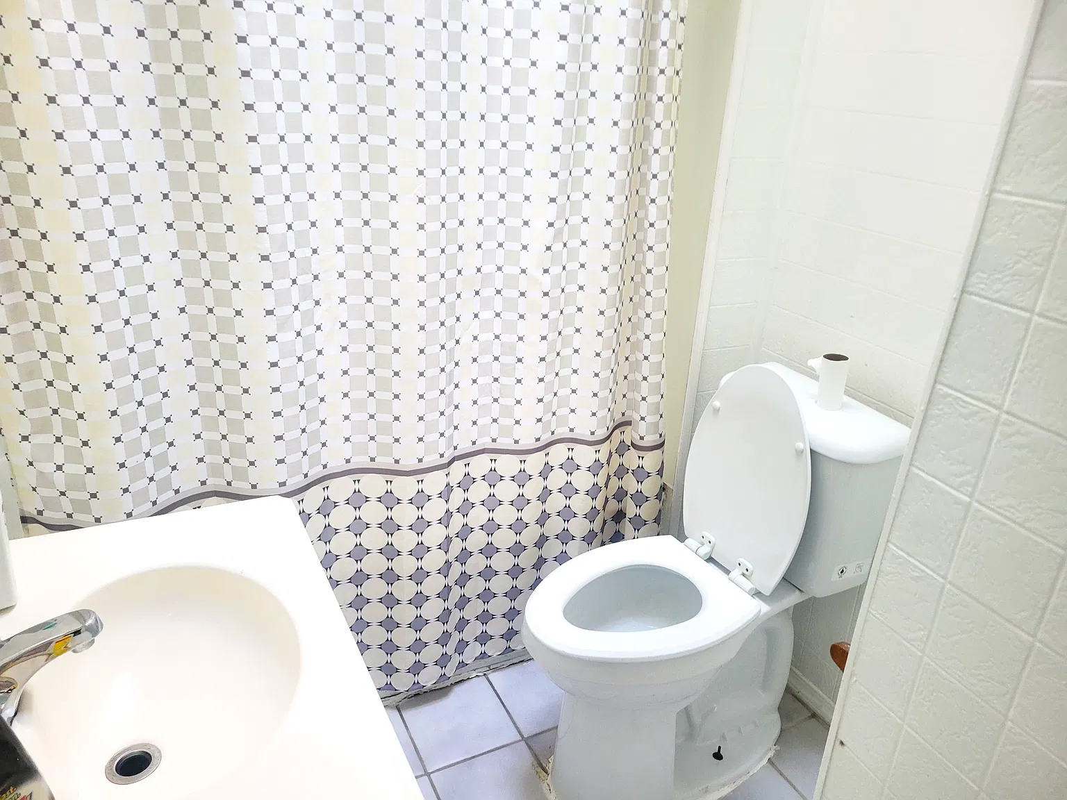 517 Millbank Rd — Photo 2