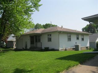 211 N 13th St, Clinton, IA 52732