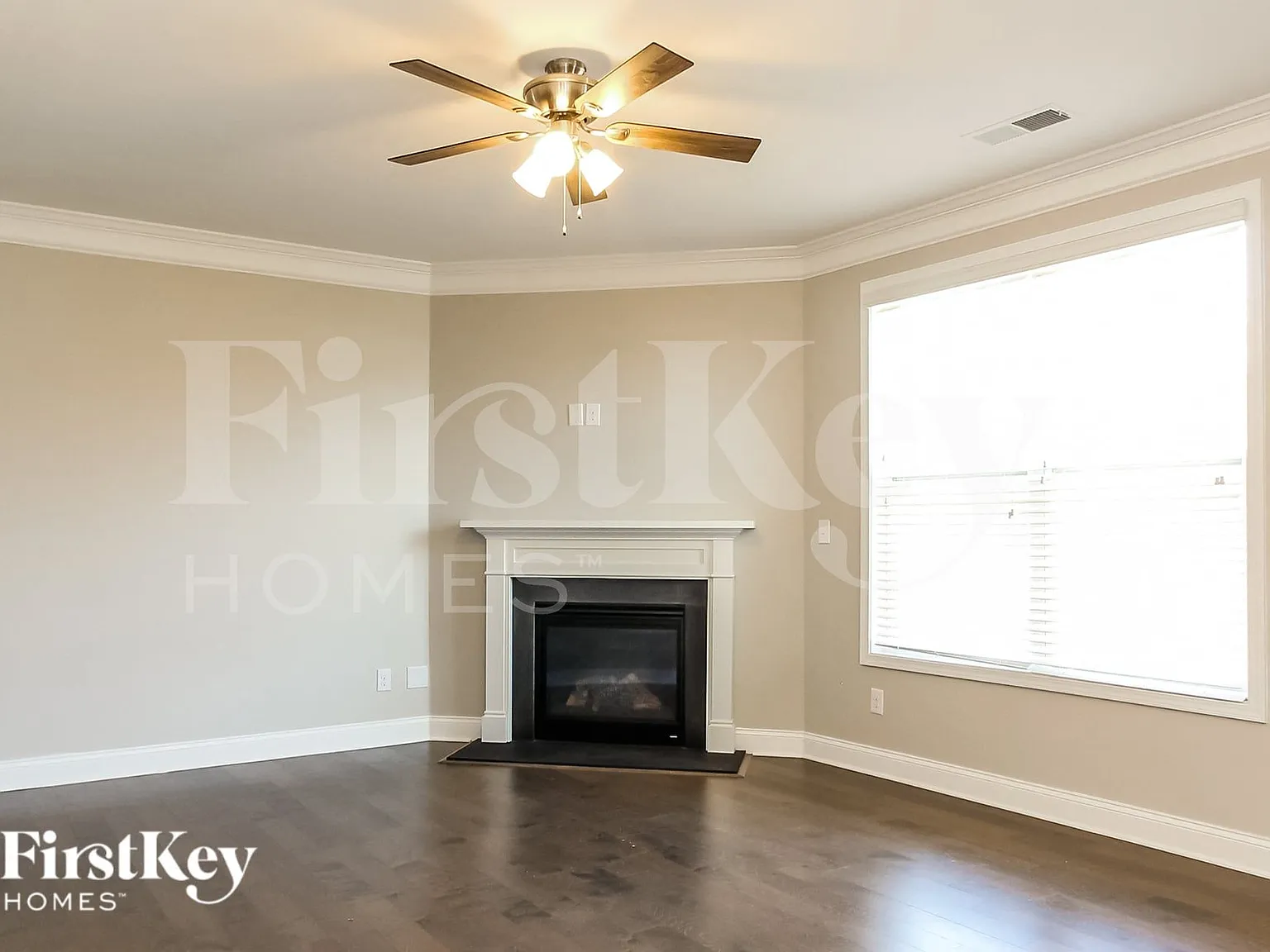 4 bed, 2.5 bath, 2370 sqft, $2,355 — Photo 2