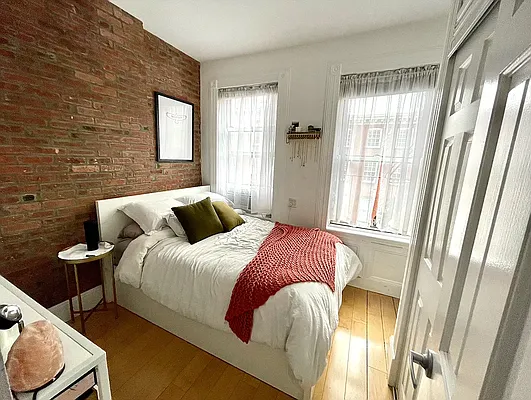 Rented by LJ Sloane Management | media 11