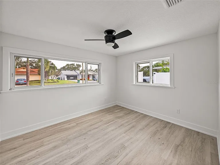 6709 Cardinal Dr S — Photo 32