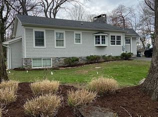 7 Splitrock Rd, Norwalk, CT 06854