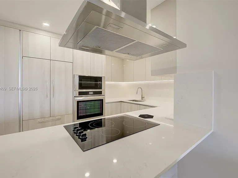 600 Three Islands Blvd #403 — Photo 6