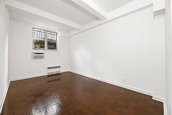 1st image of 200 E 17th St APT La