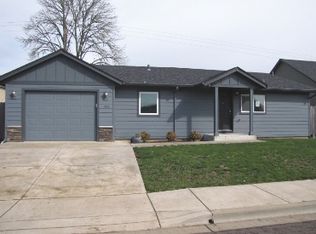 1104 Bradshaw Ln, Creswell, OR 97426