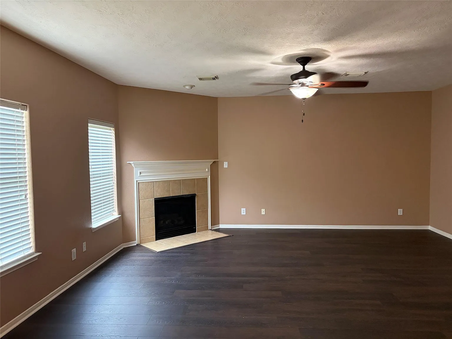 5 bed, 3.0 bath, 3462 sqft, $2,700 — Photo 3