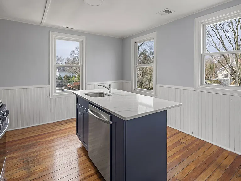 90 Nicoll St. — Photo 8