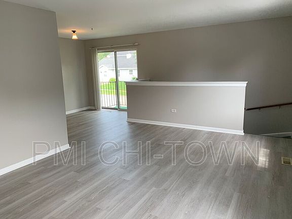3rd image of 422 N Cambridge Dr