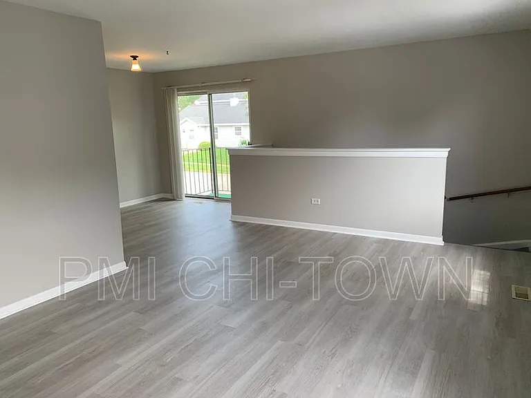 422 N Cambridge Dr — Photo 3