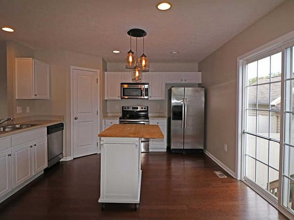 4th image of 5932 Bridgehampton Dr