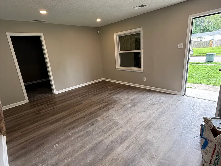 935 Isabelle St — Photo 7