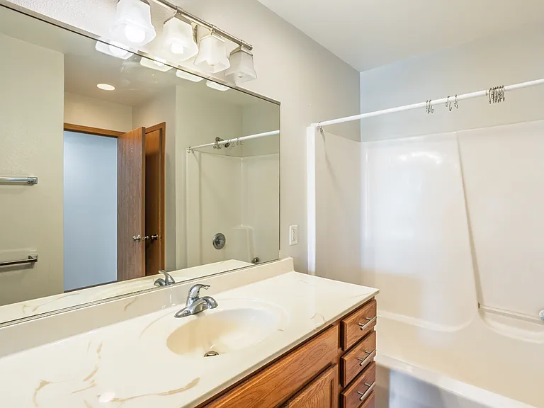 825 Hawkeye Dr #825 — Photo 6