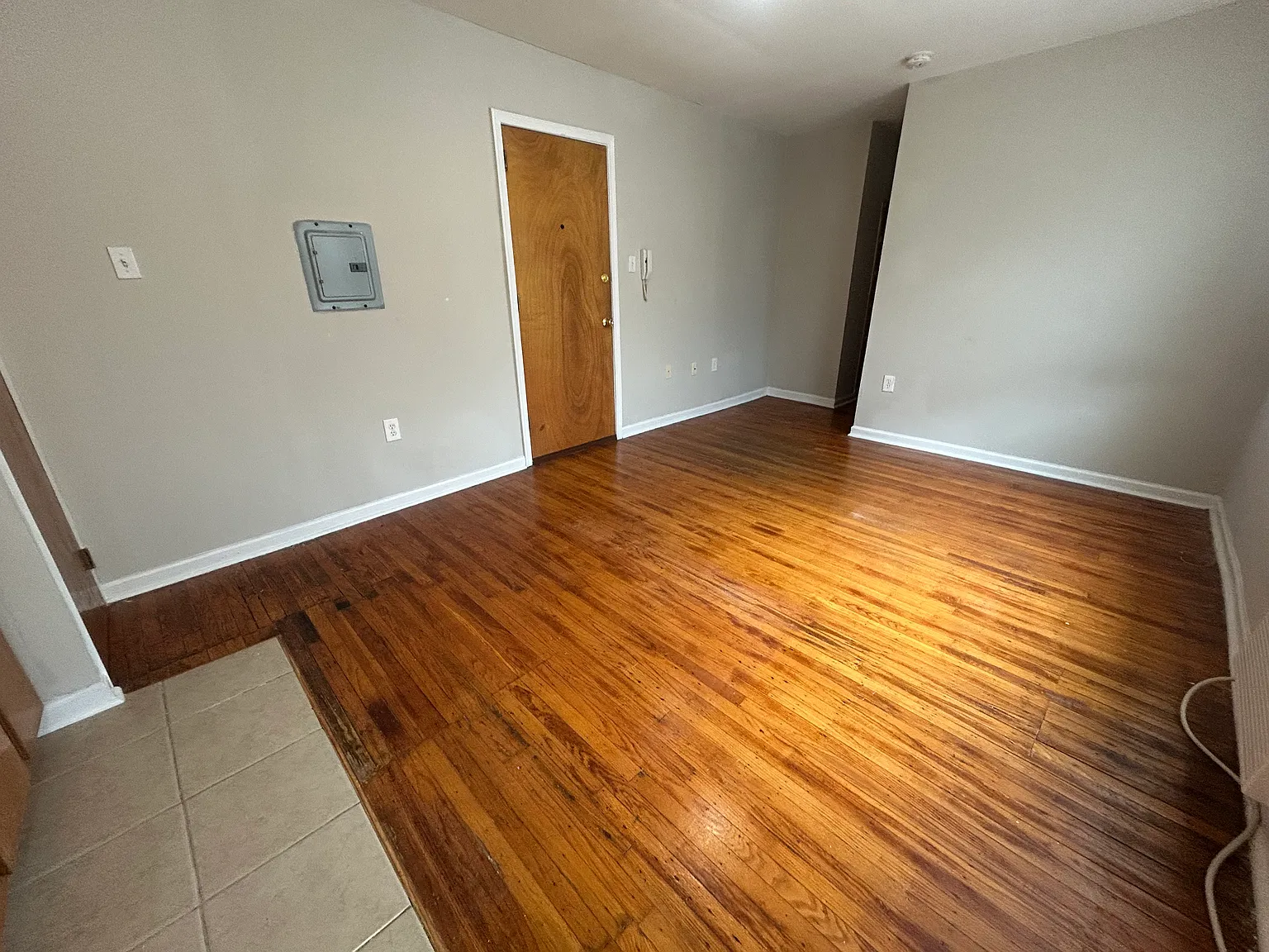 Studio, $890 — Photo 3