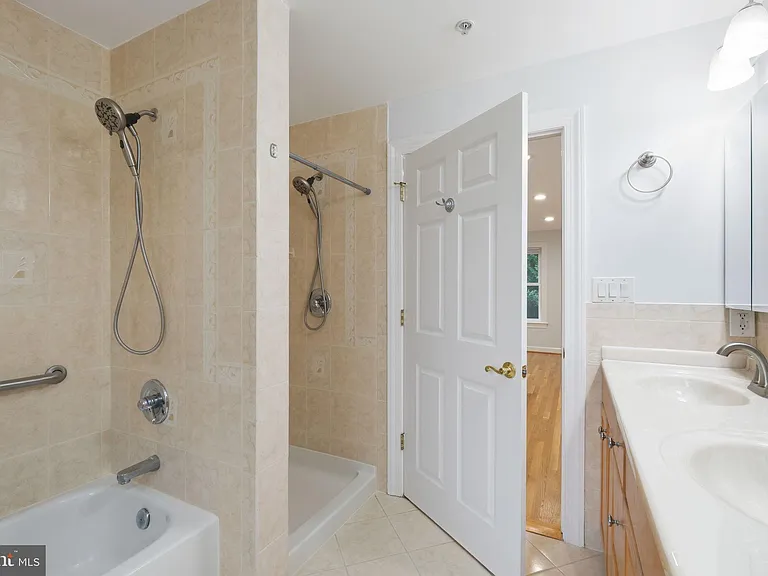 711 Lamberton Dr — Photo 35