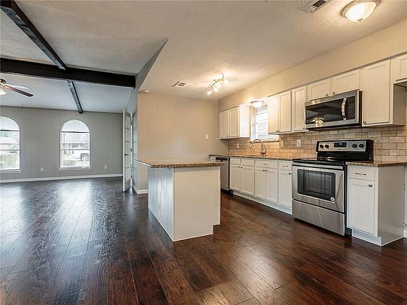 3rd image of 823 San Juan Dr