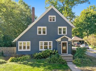 849 Pinecrest Ave SE, East Grand Rapids, MI 49506