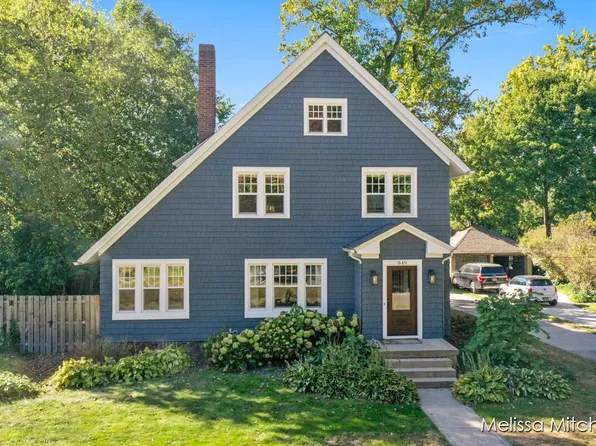 849 Pinecrest Ave SE, East Grand Rapids, MI 49506
