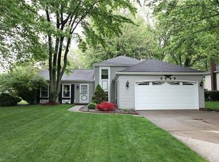 2949 Margaretta Dr, Westlake, OH 44145