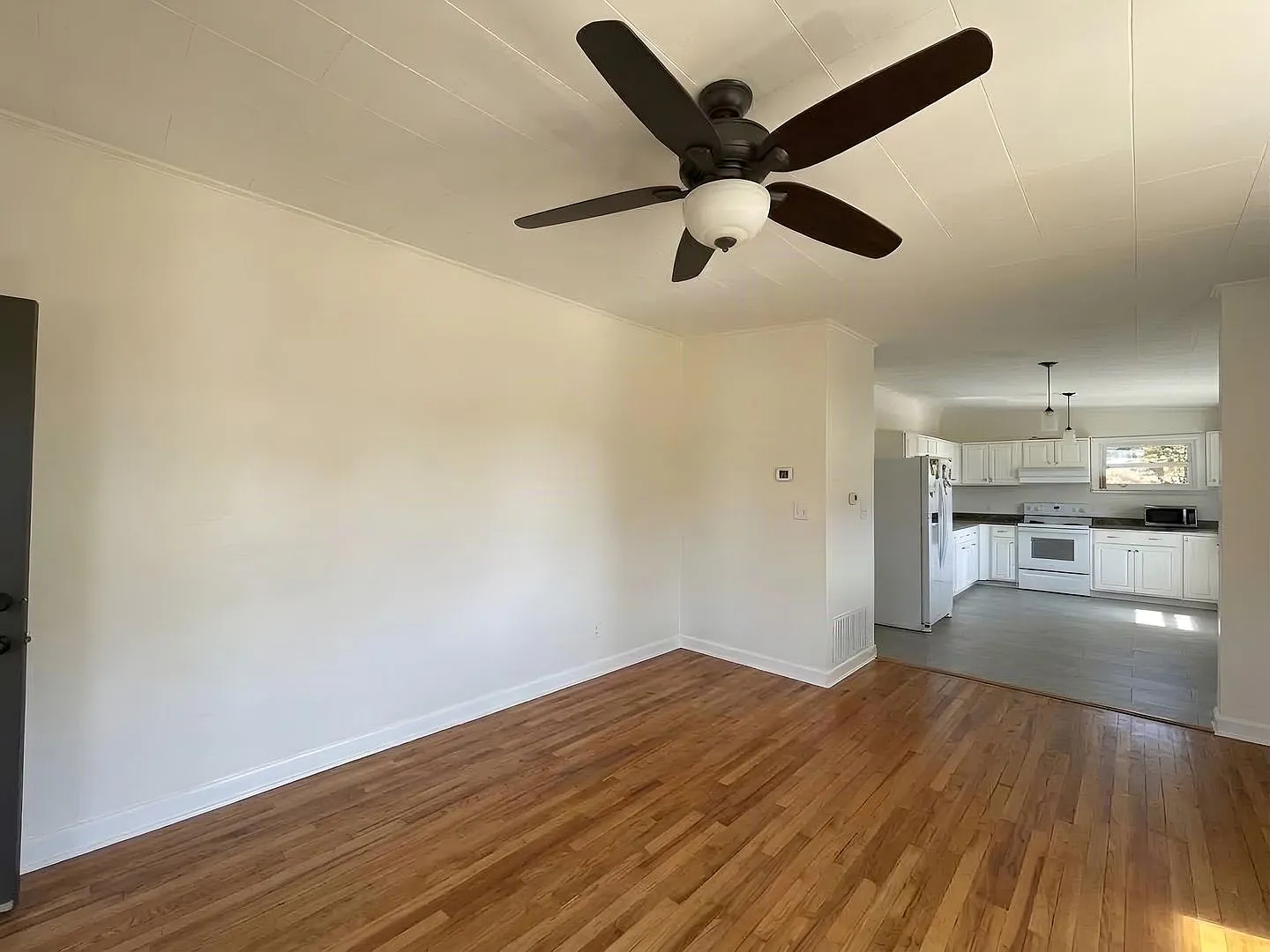 West Asheville 3-Bedroom/2-Bathroom House near Haywood Road — Photo 3