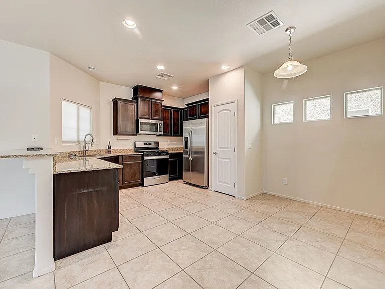 9522 Vega Carpio Ave — Photo 4