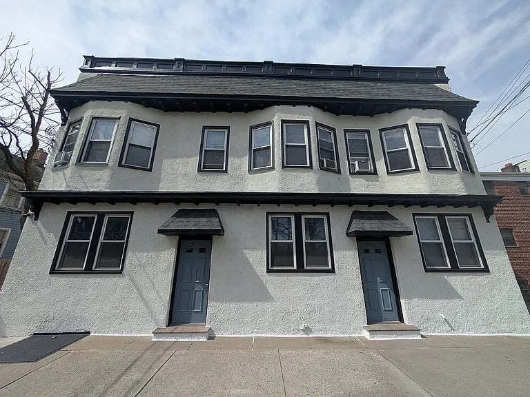 176 Glenwood Ave #2R — Photo 1