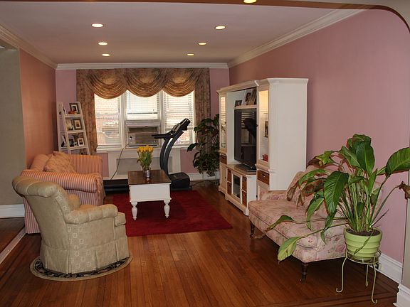 5th image of 10615 Queens Blvd APT 1U