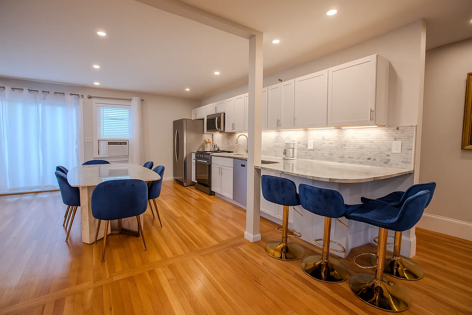 4 bed, 1100 sqft, $4,200 — Photo 1