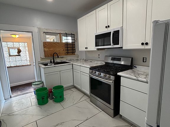 3rd image of 4000 Massachusetts St #1