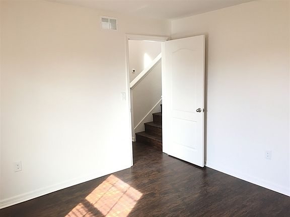 5th image of 1130 Wynnmere Walk Ave