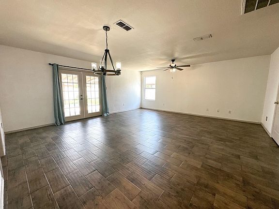 5th image of 606 Bougainvillea St
