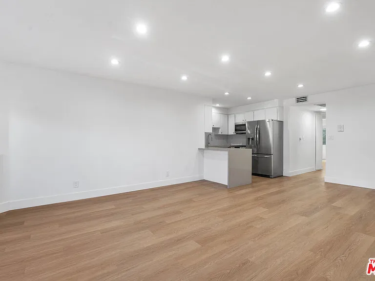 3939 Moore St #102 — Photo 4