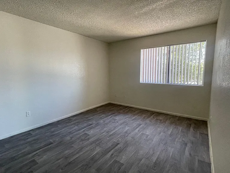 N Maryvale Pkwy — Photo 5