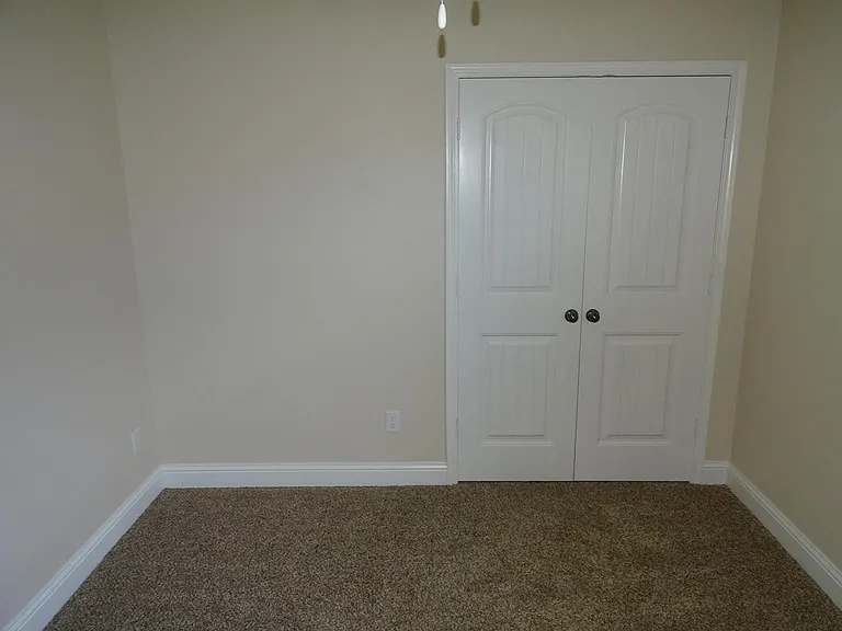 11107 Everett Ave — Photo 14