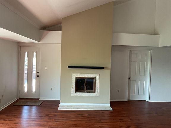 4th image of 3181 Charlevoix Dr SE Unit 302