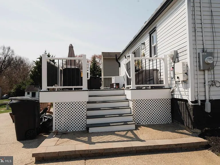 70 Sartori Ave — Photo 50