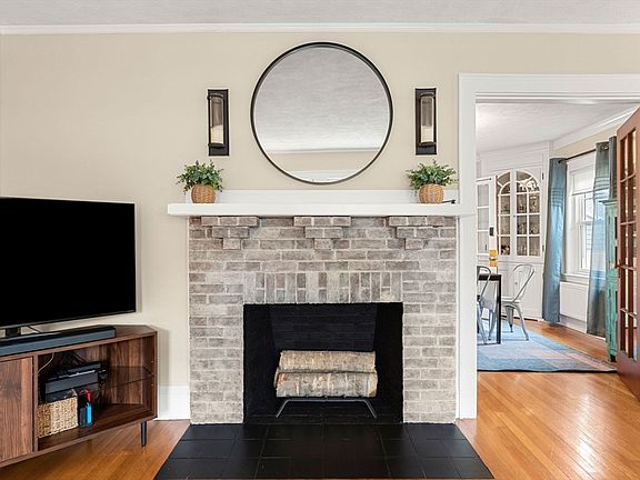 5th image of 387 Upham St
