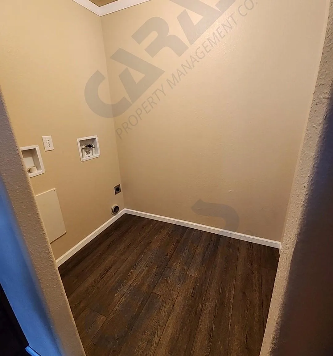 3 bed, 858 sqft, $1,250 — Photo 2