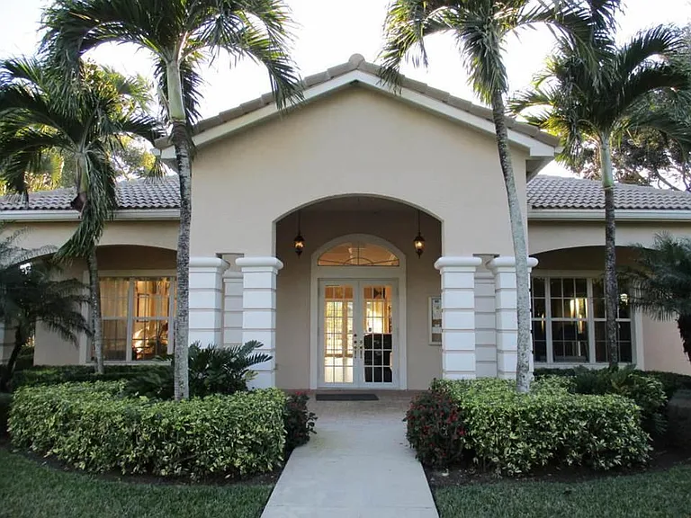 4616 Palmbrooke Cir — Photo 23