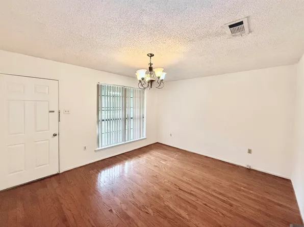 8846 Metarie Dr, Baton Rouge, LA 70810