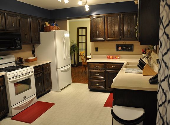 4th image of 1320 Sommerset Way