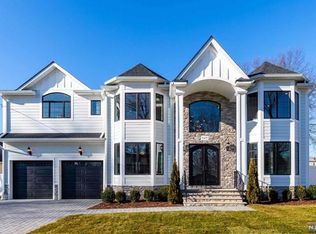 527 Tuers Ln, Paramus, NJ 07652