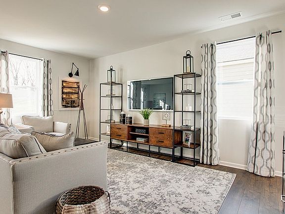 4th image of 1633 Feather Rd