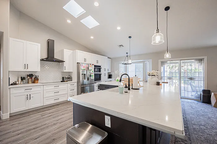 904 S Dolphin Dr — Photo 5