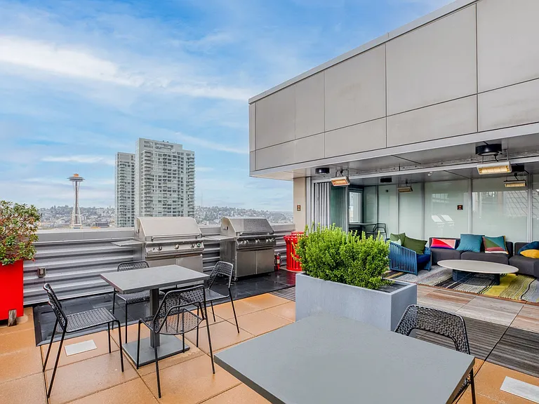 Entertain friends and family with a rooftop grilling station