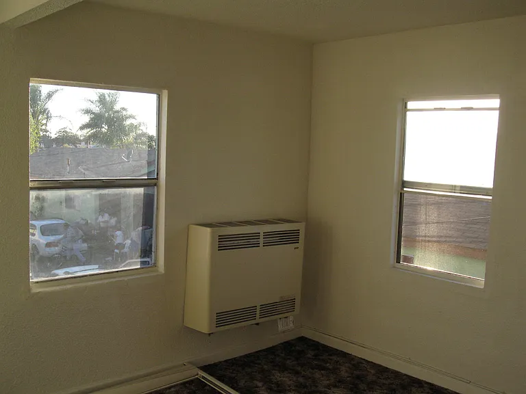 2771 1/2 Glenwood Pl — Photo 4