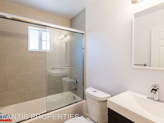 5th image of 440 Roosevelt Ave APT 02