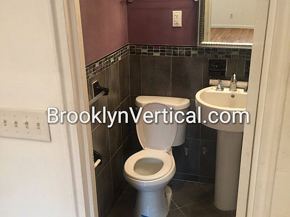 3rd image of 42 S Oxford St APT 4