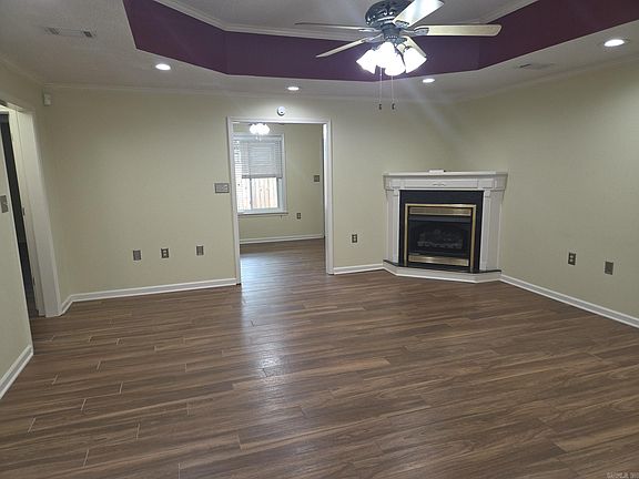3rd image of 606 N Spring St